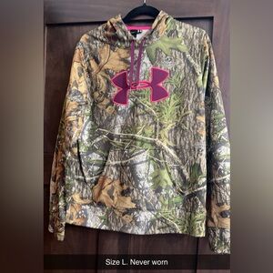 Never worn women’s Under Armour hoodie